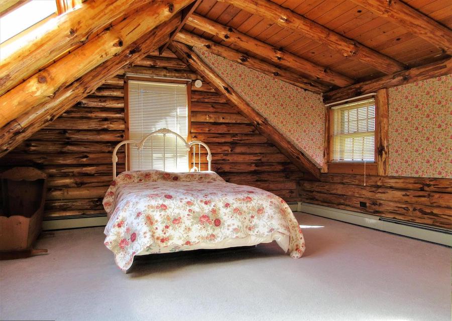 house for sale schwenksville log house second-floor bedroom