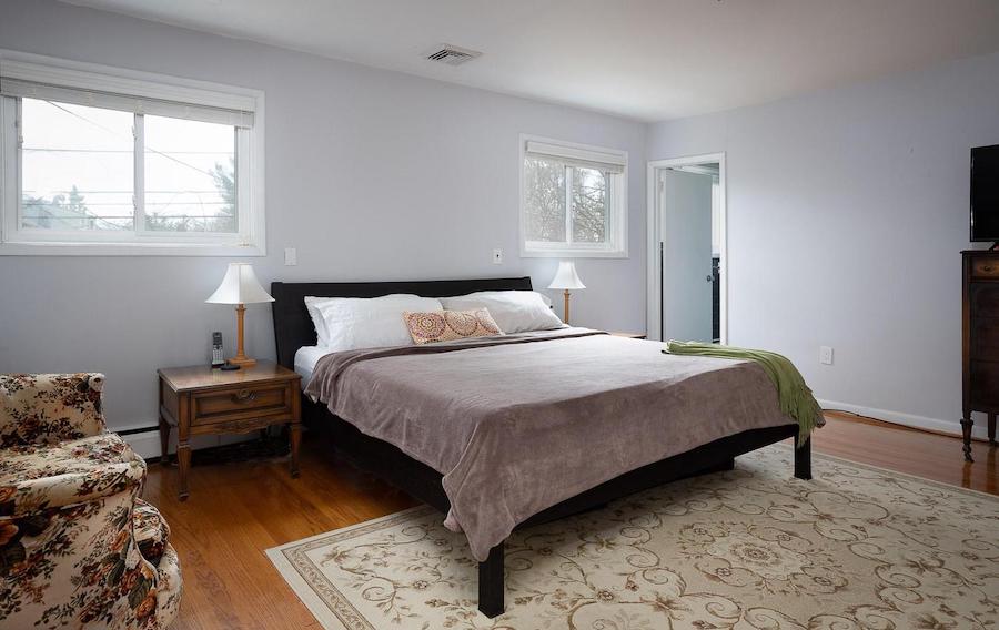 hwynnewood split-level contemporary master bedroom