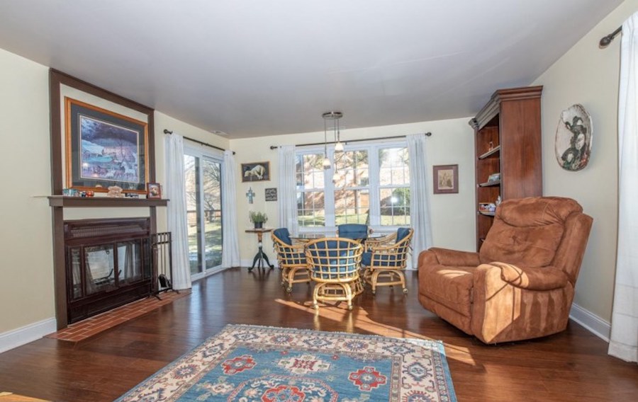 condo for sale chesterbrook starter condo living-dining room