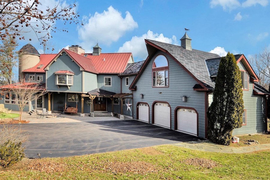 House For Sale 21st Century Barn Style Farmhouse In Chester Springs