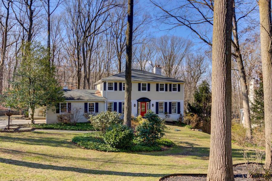 house for sale devon 60s colonial exterior front