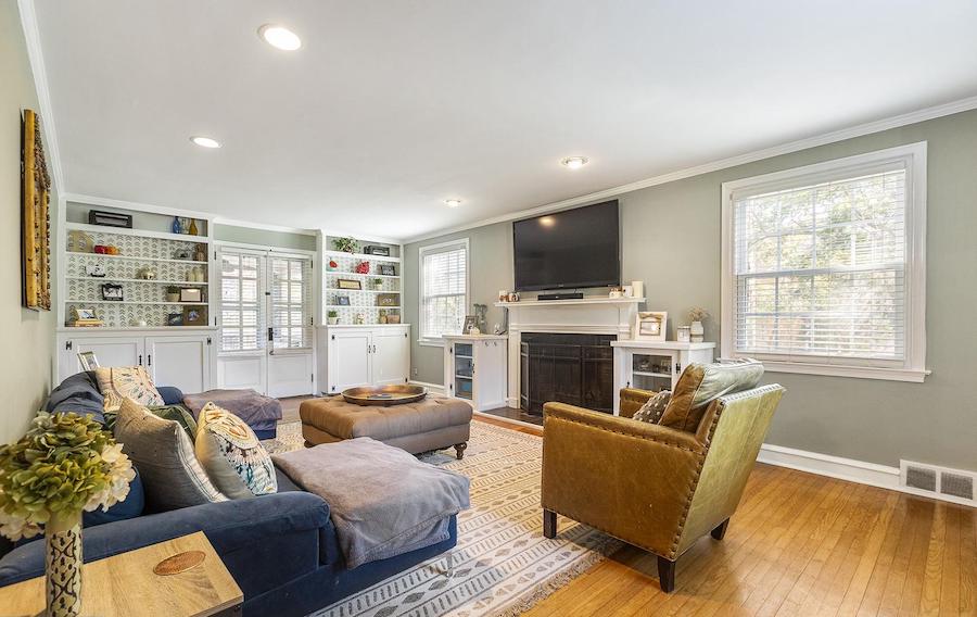 colonial glenside house for sale living room