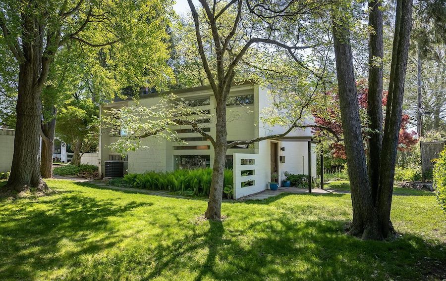 midcentury modern roxborough house for sale exterior front