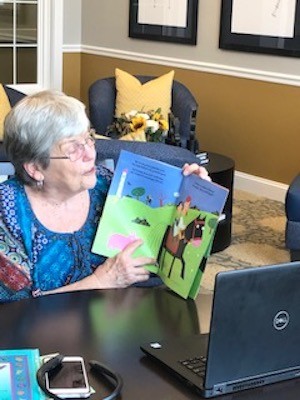 summit resident reading to children