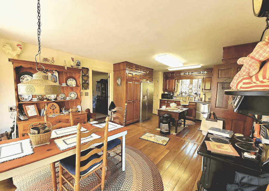 kitchen and breakfast room