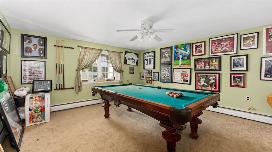 billiard room