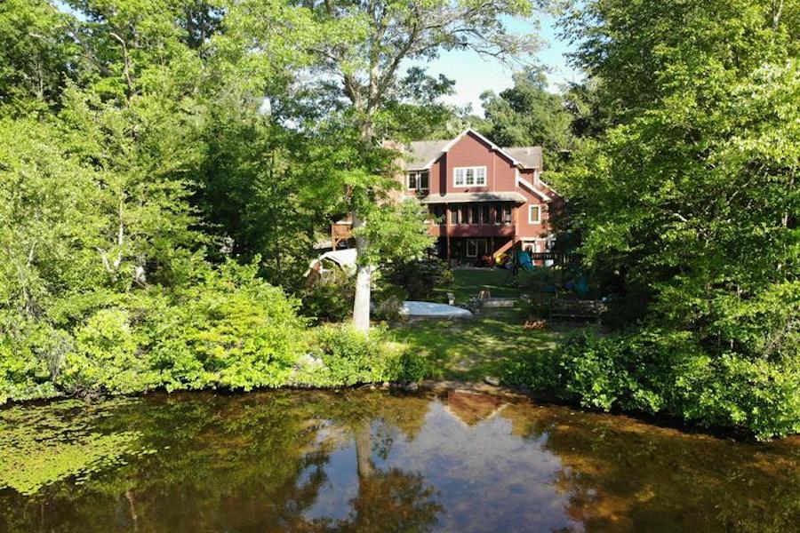 lakehouse for sale aroung marlbourough mass