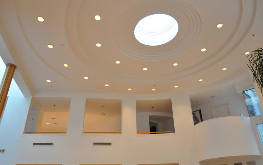 living room ceiling showing oculus