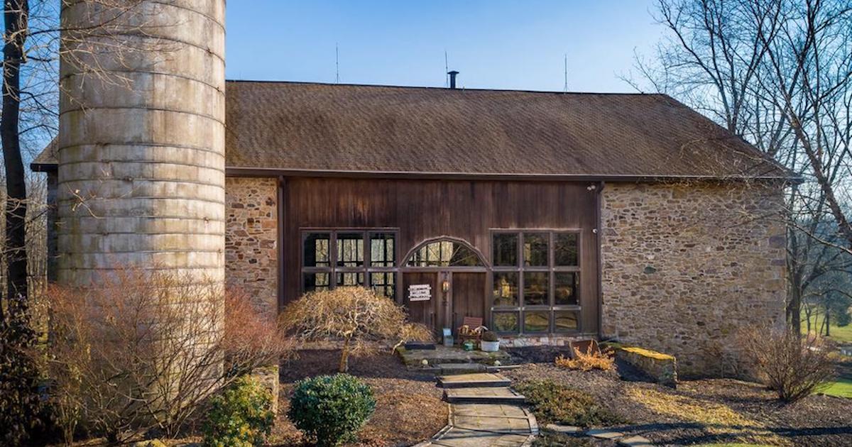 forum puree Overweldigend Just Listed: 1798 Phoenixville Converted Barn House for Sale