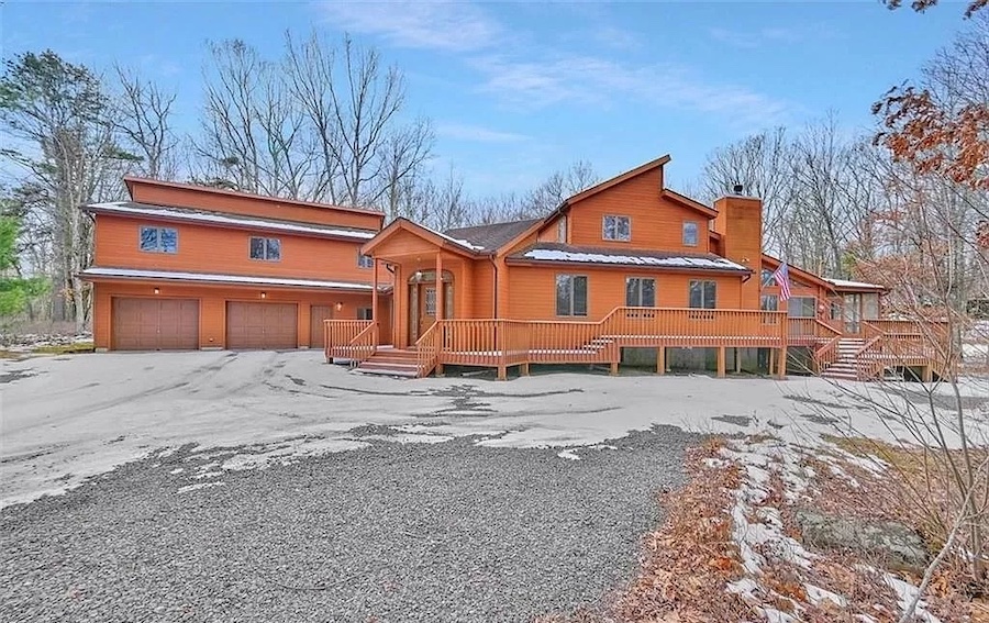 In the Poconos Hemlock Farms Cedar Contemporary House for Sale