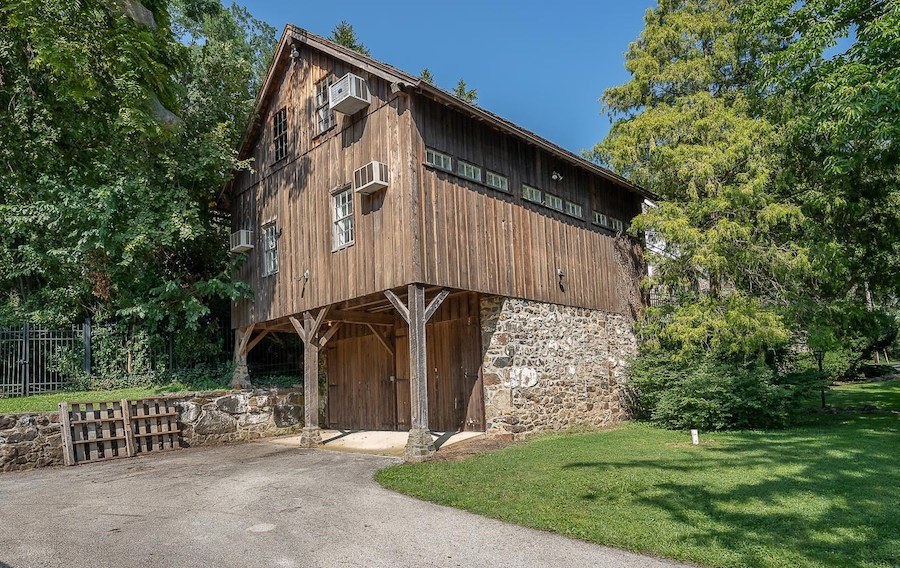 Barn (garage, guest house, fitness center)