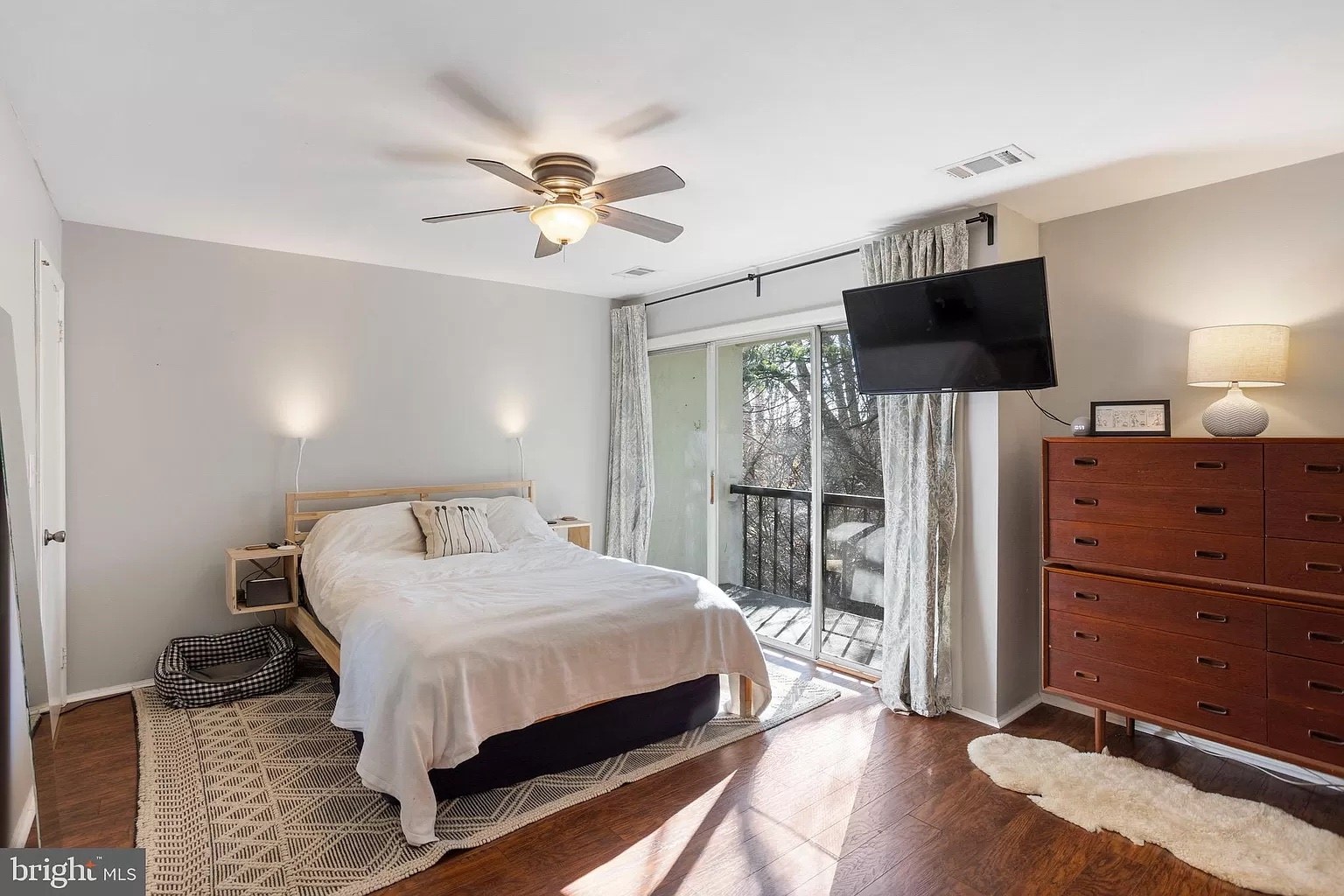 condo for sale newtown square starter bedroom