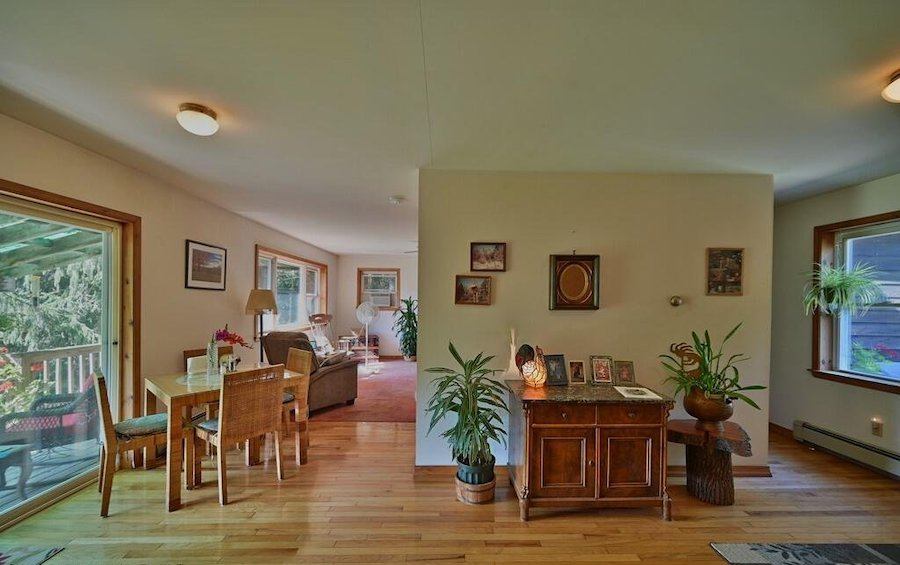 house for sale skytop cottage casual dining area