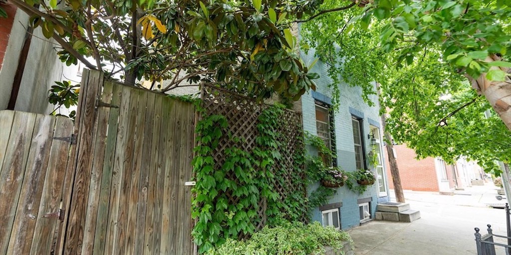 Just Listed: Fairmount Renovated Trinity House for Sale with Side Yard - Vimarsana News