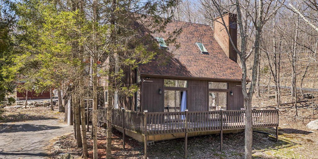 Just Listed in the Poconos: Bushkill Hillside Contemporary House for Sale - Vimarsana News