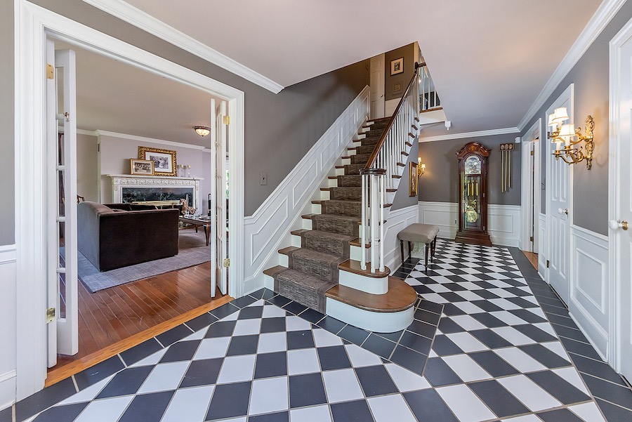 house for sale elmer gentleman's farm foyer