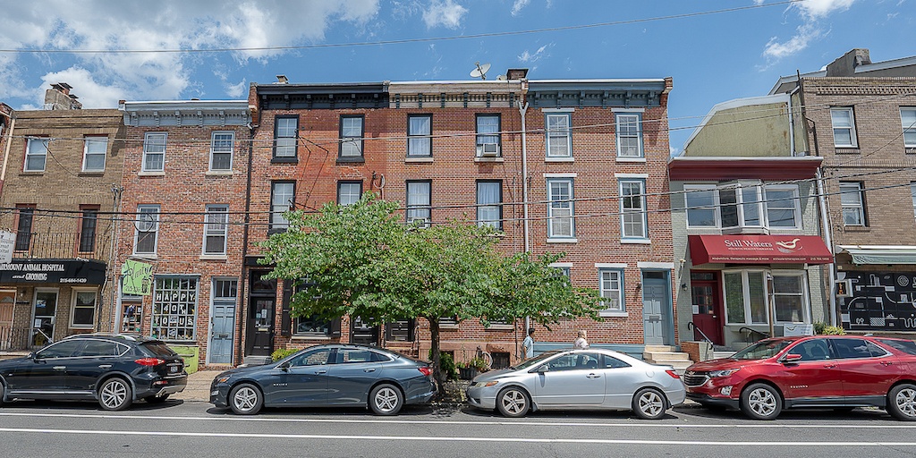 Just Listed: Fairmount Avenue Townhouse For Sale with Large Backyard - Vimarsana News