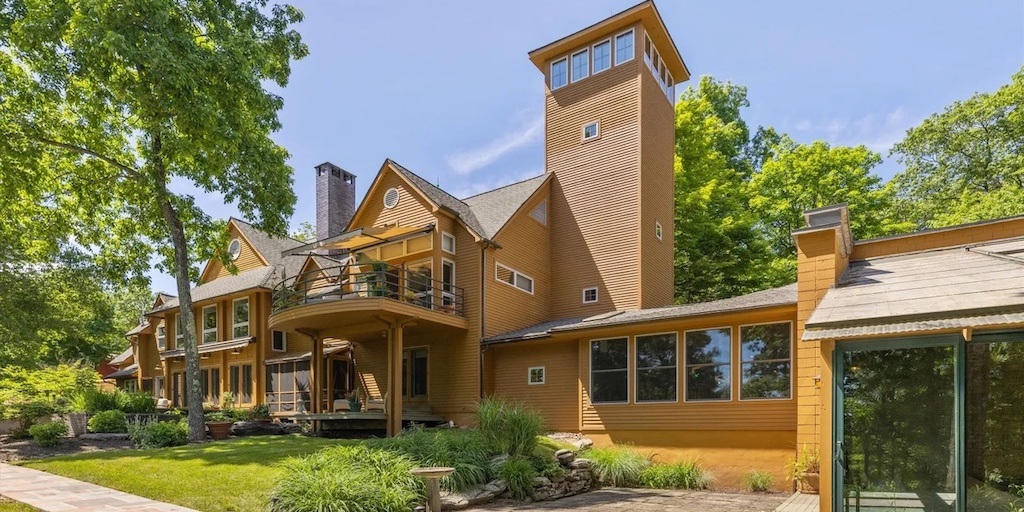 In the Poconos: Henryville Contemporary Mansion House for Sale - Vimarsana News