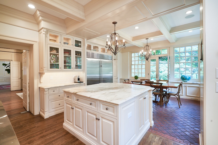 kitchen and breakfast room