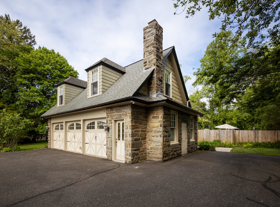 carriage house