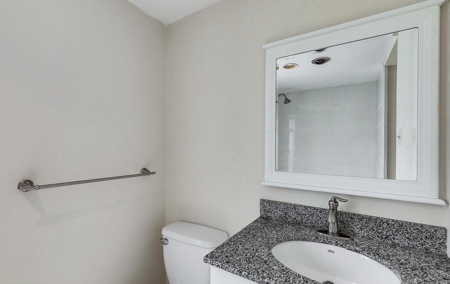 house for sale grad hospital double trinity bathroom