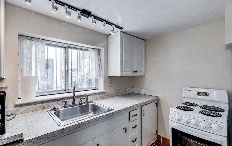 house for sale grad hospital double trinity kitchen