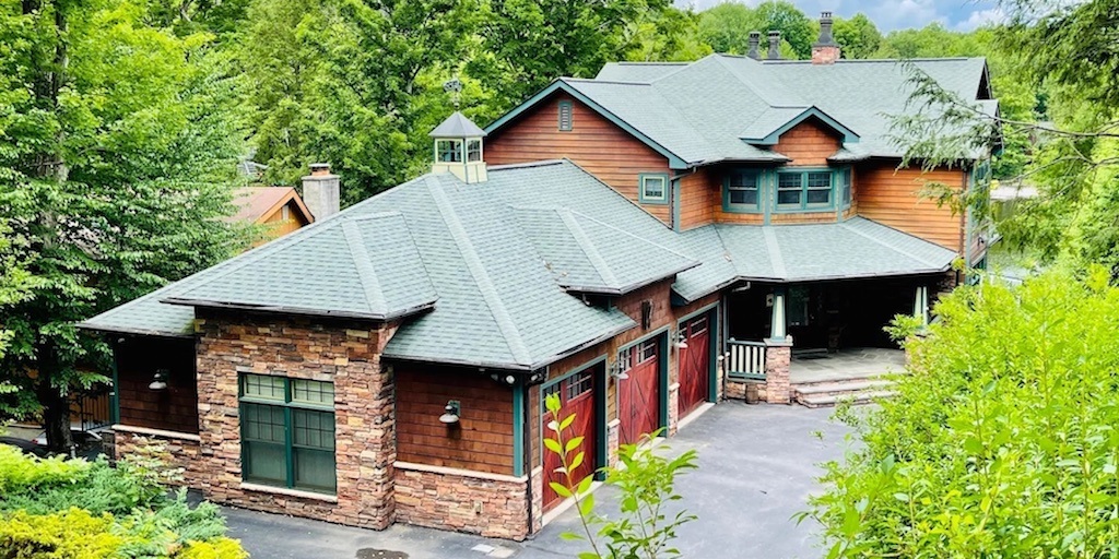 In the Poconos: Roamingwood Lake Lakeside House for Sale - Vimarsana News