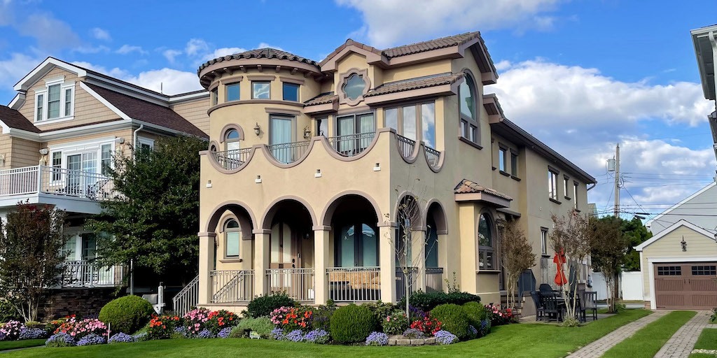 At the Shore: Margate Mission Contemporary House for Sale - Vimarsana News