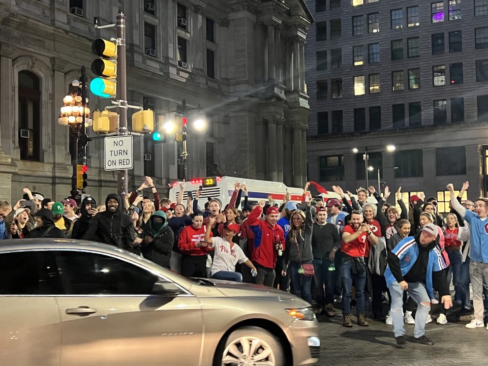 Phillies fans celebrate wildly in street after reaching World Series