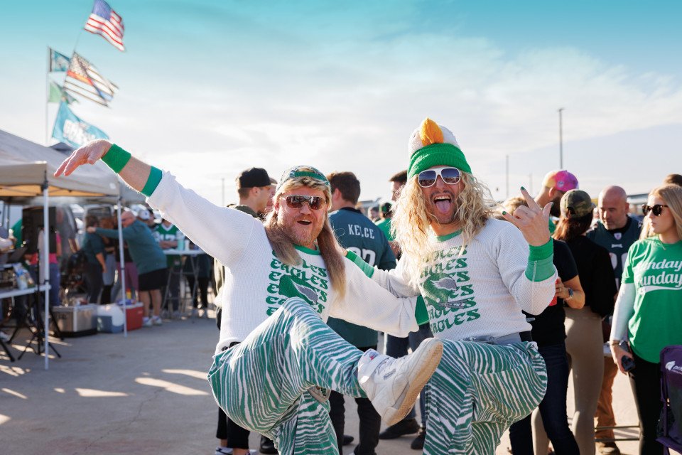 NFL CHRISTMAS PRESENT TO EAGLES FANS: GIANTS AT THE LINC!