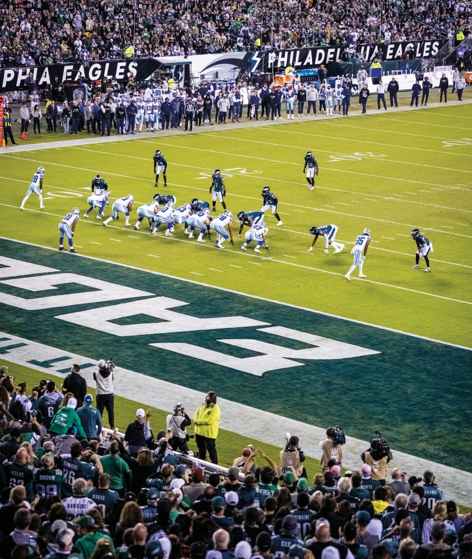 Eagles raise Super Bowl banner at the Linc