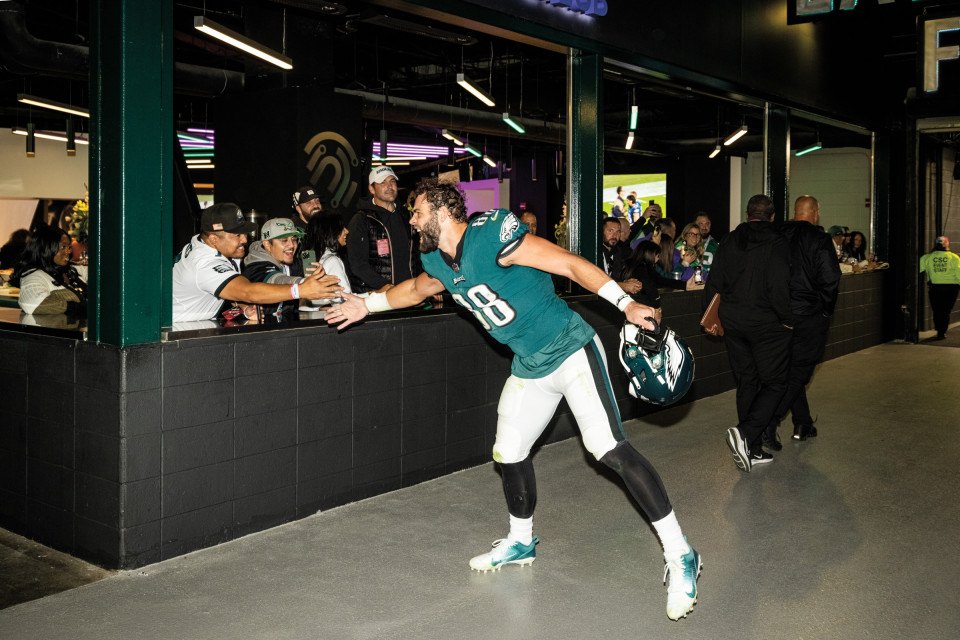 A Day in the Life of the Linc: The Inside View of a Big Eagles Win