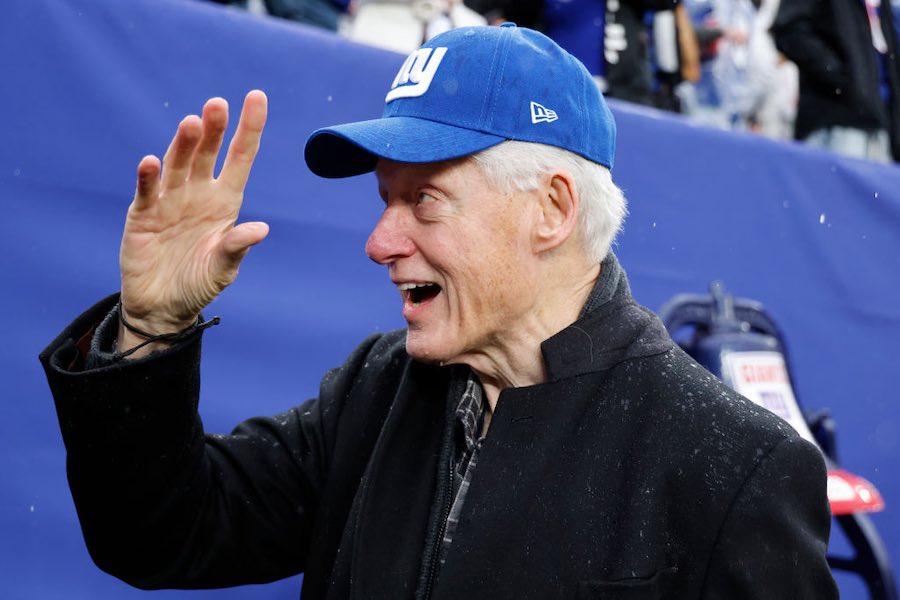 Bill Clinton wears the wrong hat to the Eagles-Giants game