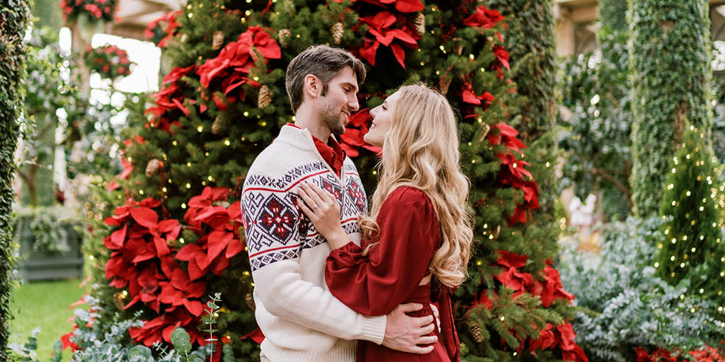13 Festive Spots for Winter Engagement Photos in Philadelphia - Vimarsana News