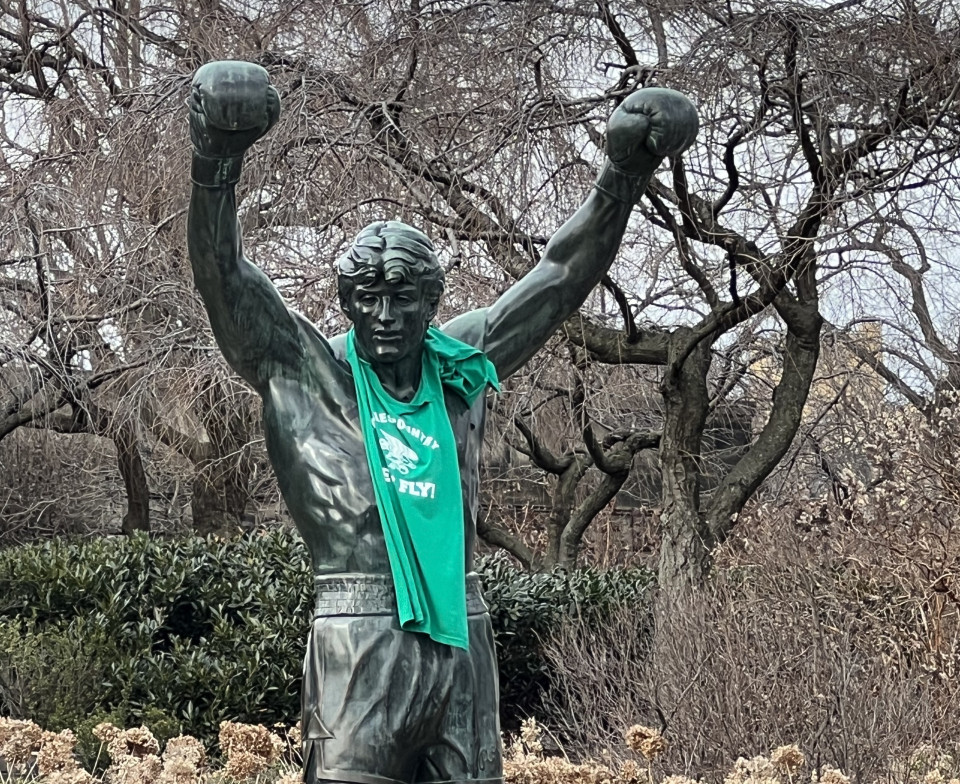 49ers fans put a Niners shirt on the Rocky statue 