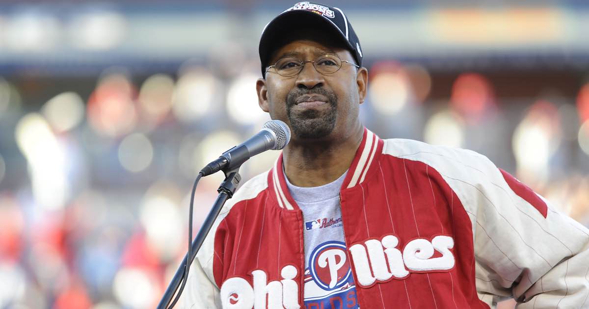 Bus With Philadelphia Phillies And Mayor Michael Nutter Hoisting