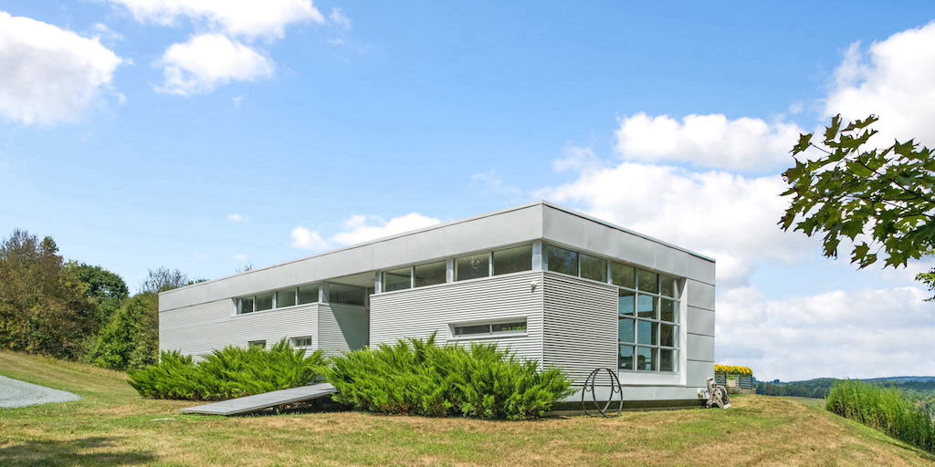 In the Poconos: Milanville Mountaintop Modern House for Sale - Vimarsana News