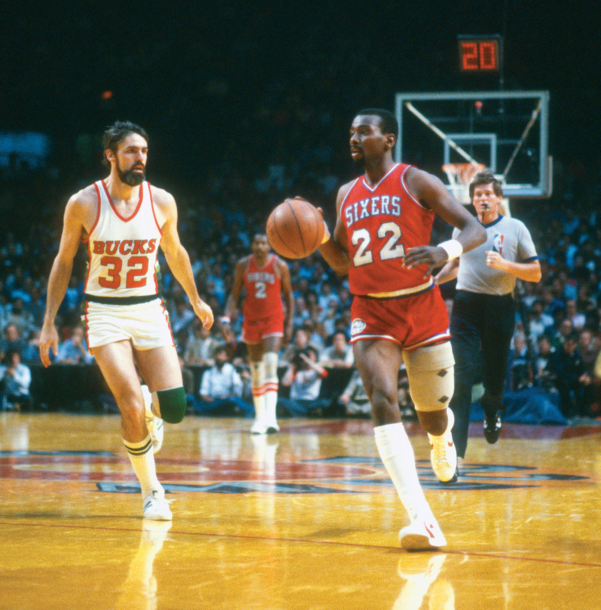 Sidney Moncrief of the Milwaukee Bucks shoots over George Johnson of News  Photo - Getty Images