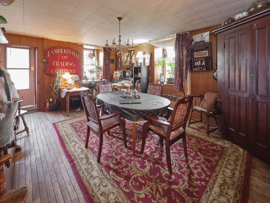 apartment dining room