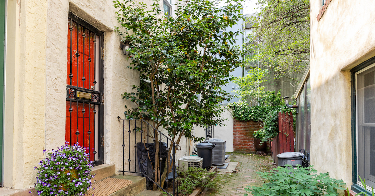 Just Listed Updated Courtyard Trinity in Wash West TrendRadars