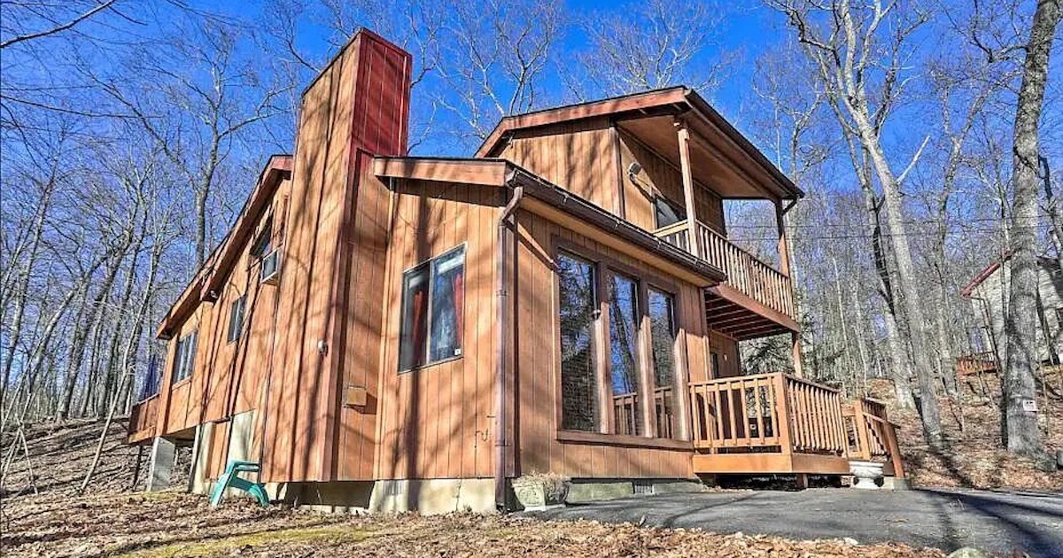 Just Listed in the Poconos Secluded Contemporary Rancher in Honesdale