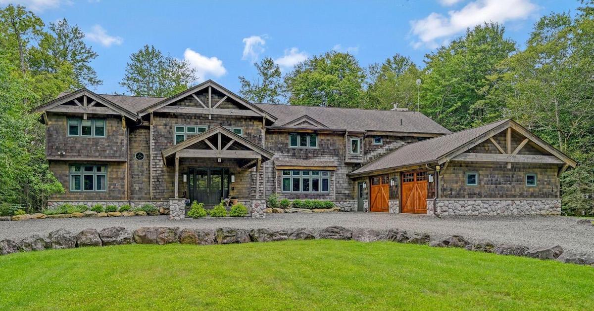 In the Poconos Pocono Pines Rustic Manor House for Sale