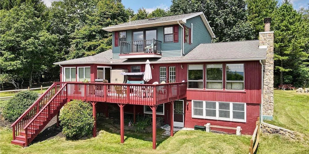 In the Poconos: Mountaintop Jim Thorpe Ranch House for Sale - Vimarsana News