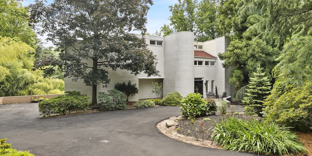 On the Market: Penn Valley Contemporary House for Sale - Vimarsana News