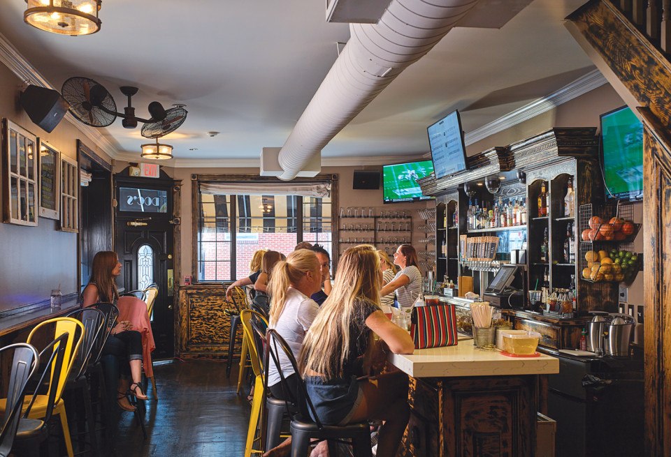 The Best Philly Sports Bars to Watch the Eagles