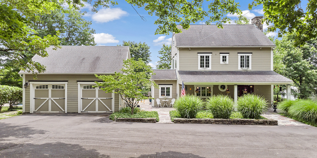 In the Poconos: Mount Pocono Historic Inn House for Sale - Vimarsana News