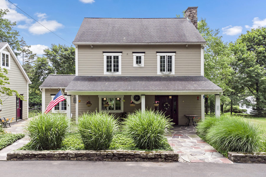 house for sale mt. pocono historic inn exterior front