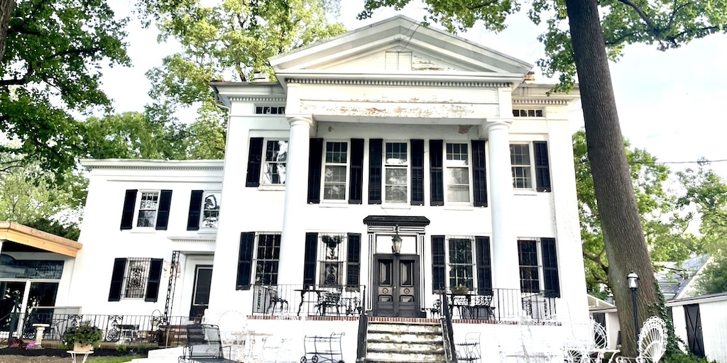 On the Auction Block: Beverly Waterfront Mansion House for Sale - Vimarsana News