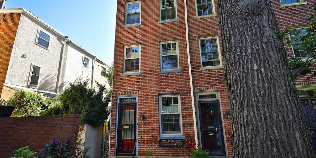 Queen Village Expanded Courtyard Trinity House for Sale - Vimarsana News