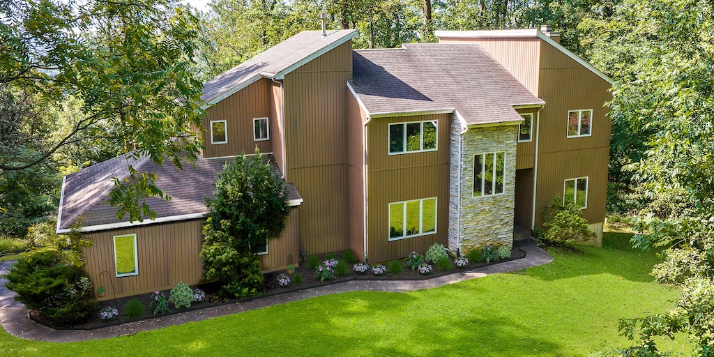 On the Market: Solebury Hilltop Contemporary House for Sale - Vimarsana News
